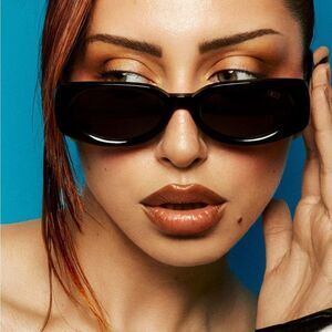 DEZI Booked in Black